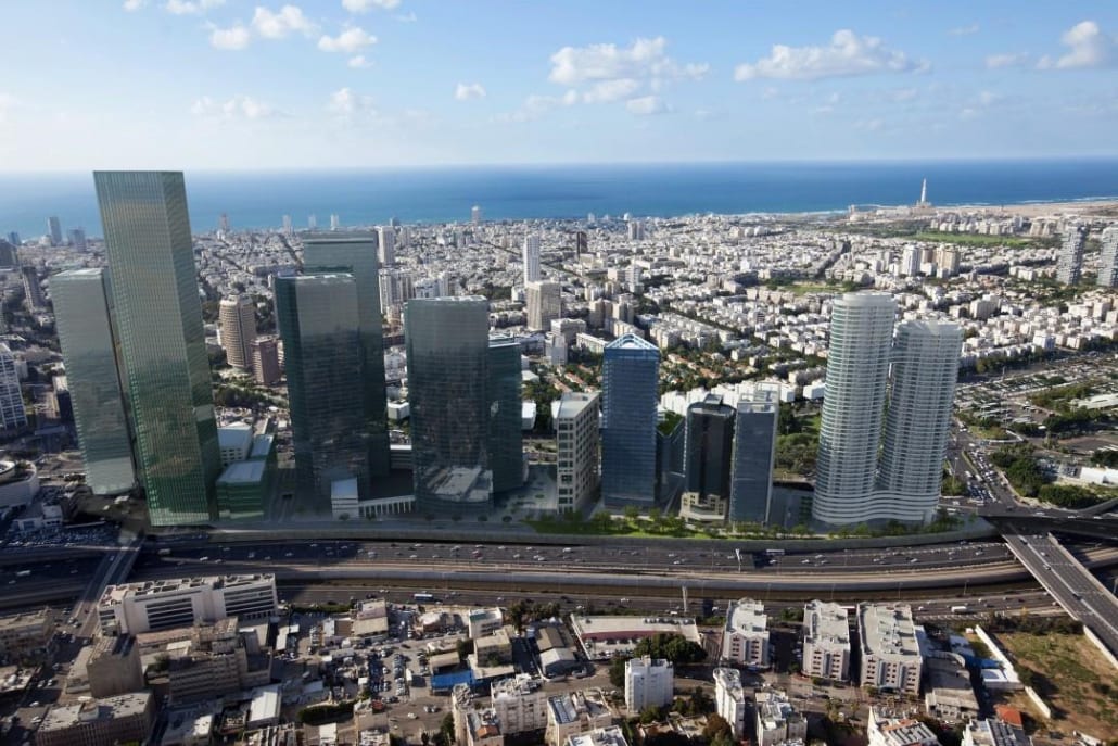 בנייני משרדים בתל אביב על רקע הים